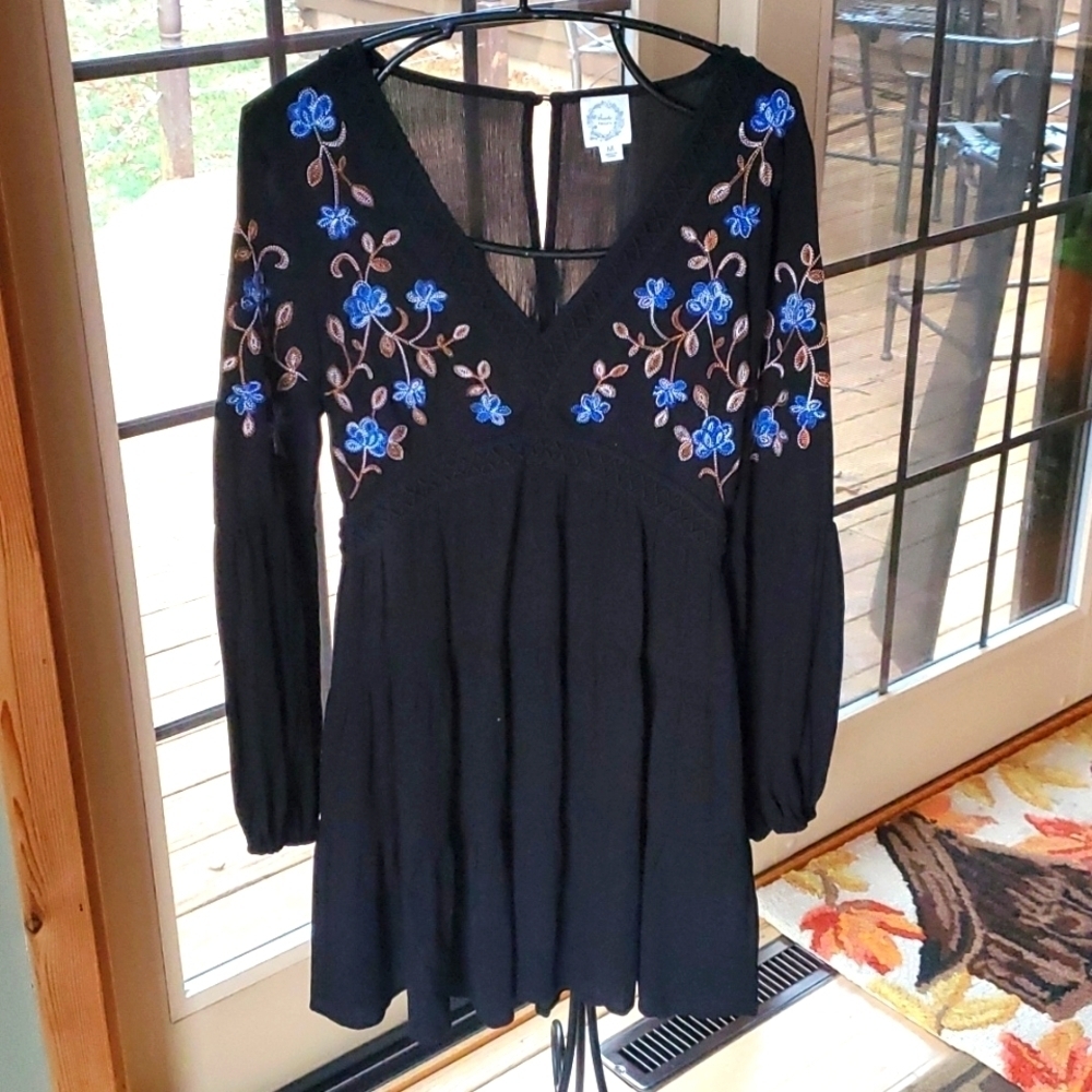 Blue Rain (Franchesca) Embroidered Long Slv Accented Black Lace Midi Sz. M Dress